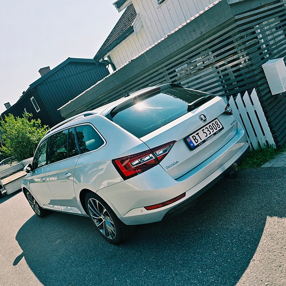 Skoda Superb 3 of 5