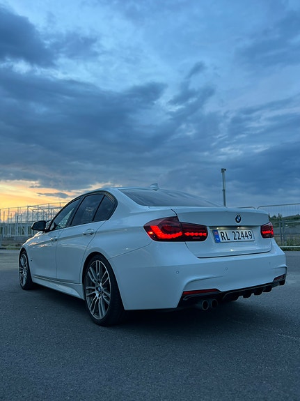 BMW 330e 5 of 5