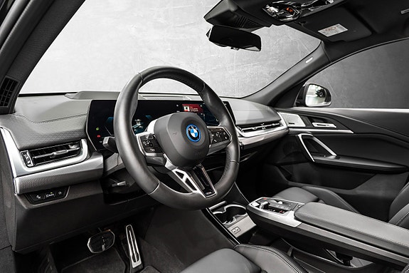 BMW iX2 14 of 30