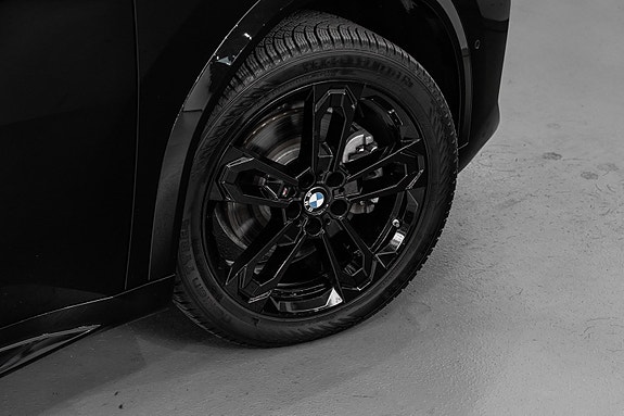 BMW iX2 12 of 30