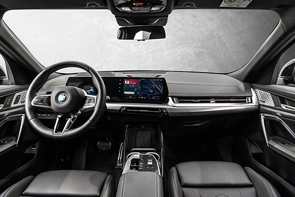 BMW iX2 16 of 30
