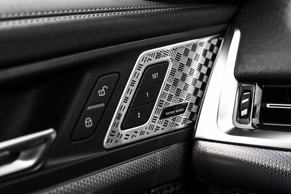 BMW iX2 27 of 30