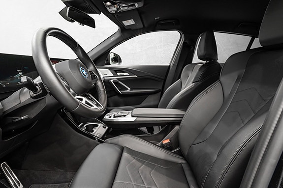 BMW iX2 13 of 30
