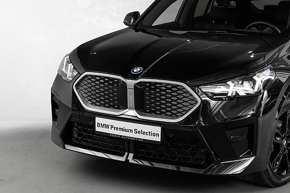 BMW iX2 4 of 30