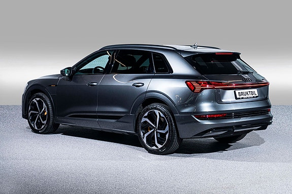 Audi e-tron 2 of 5