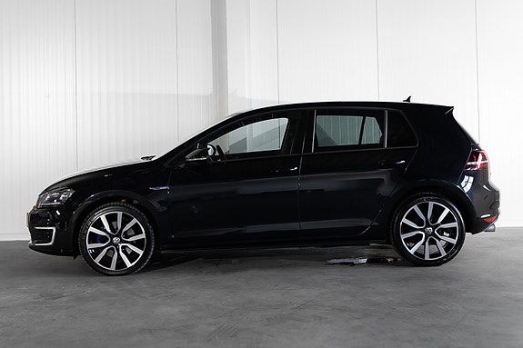 Volkswagen Golf VII 2 of 5