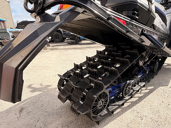 Polaris 850 Switchback Assault 5 of 8