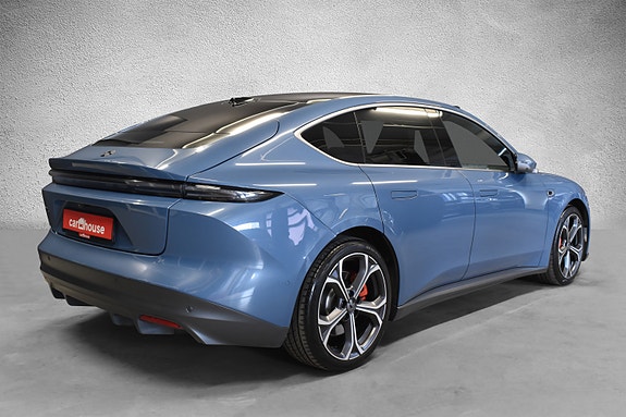 NIO ET5 6 of 30