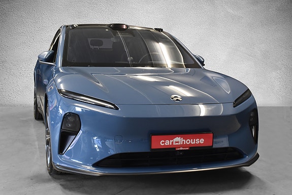 NIO ET5 4 of 5