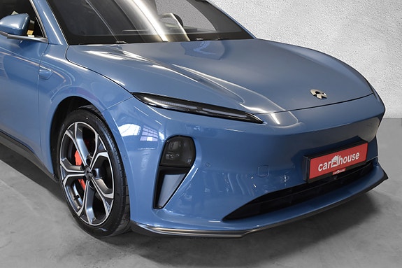 NIO ET5 3 of 5