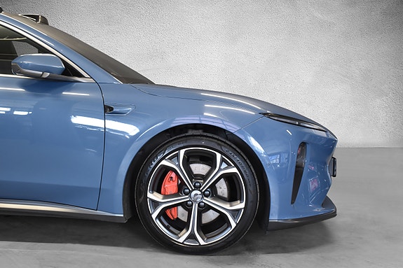 NIO ET5 2 of 5