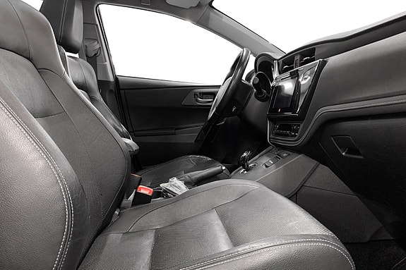 Toyota Auris 5 of 5