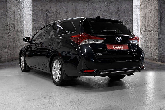 Toyota Auris 4 of 5