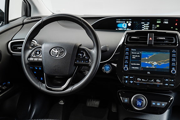 Toyota Prius Plug-in Hybrid 23 of 30