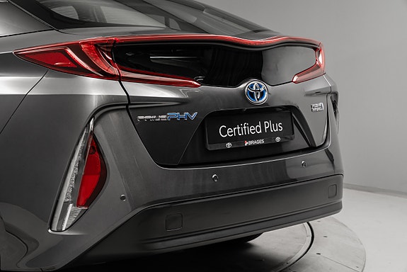 Toyota Prius Plug-in Hybrid 8 of 30