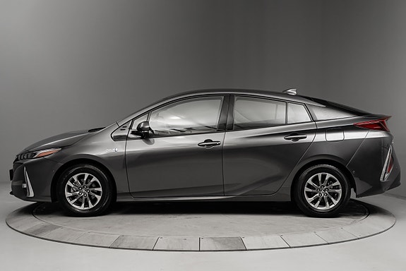 Toyota Prius Plug-in Hybrid 2 of 30