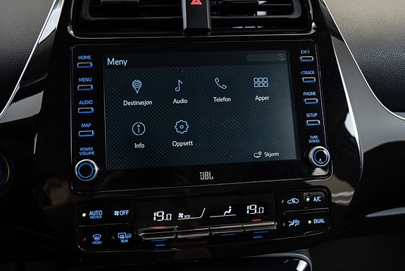 Toyota Prius Plug-in Hybrid 22 of 30