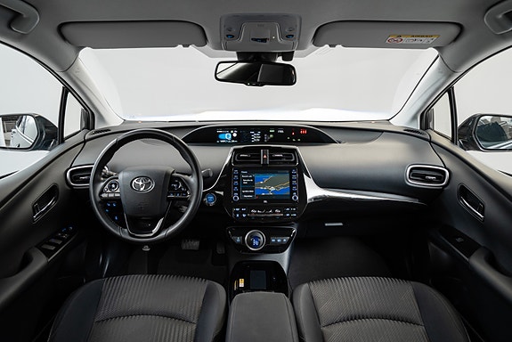 Toyota Prius Plug-in Hybrid 19 of 30