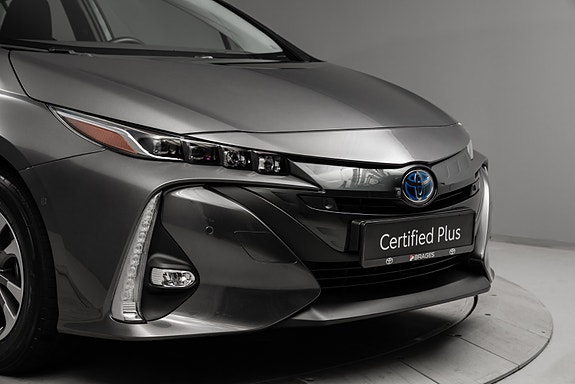 Toyota Prius Plug-in Hybrid 10 of 30