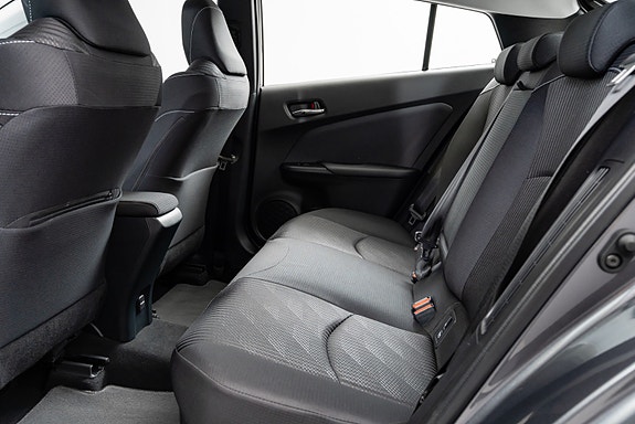 Toyota Prius Plug-in Hybrid 30 of 30