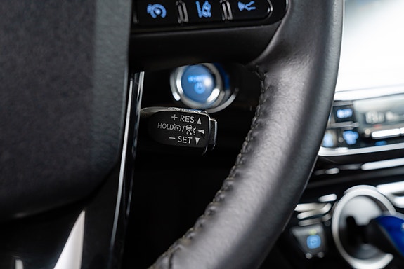 Toyota Prius Plug-in Hybrid 26 of 30