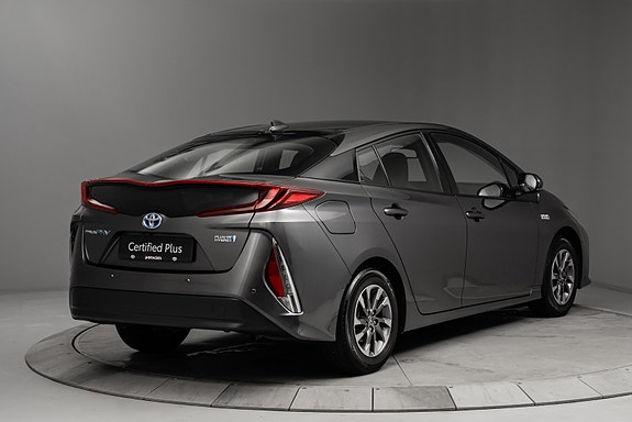 Toyota Prius Plug-in Hybrid 4 of 30
