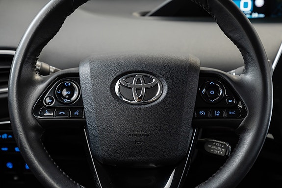 Toyota Prius Plug-in Hybrid 25 of 30