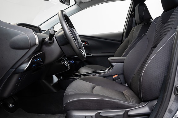 Toyota Prius Plug-in Hybrid 15 of 30