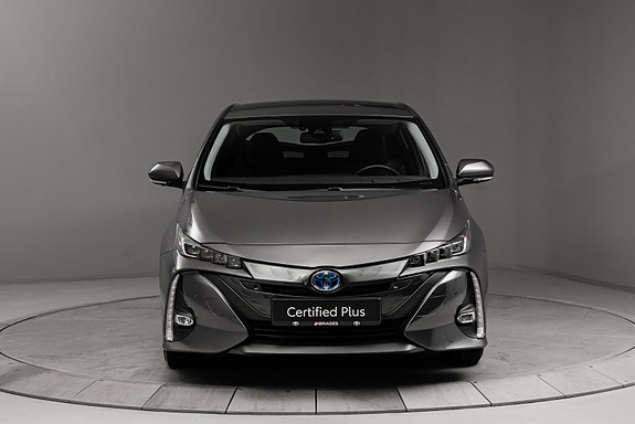 Toyota Prius Plug-in Hybrid 6 of 30