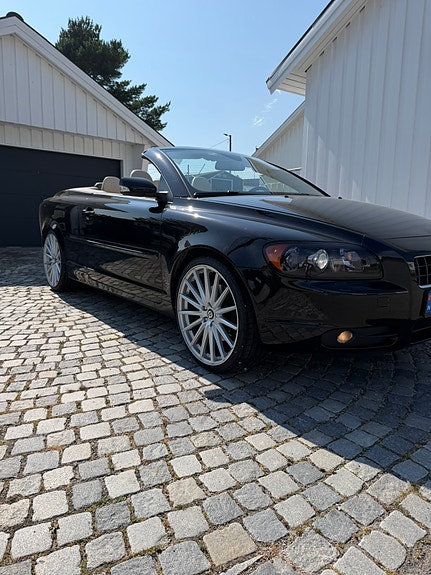 Volvo C70 2 of 5
