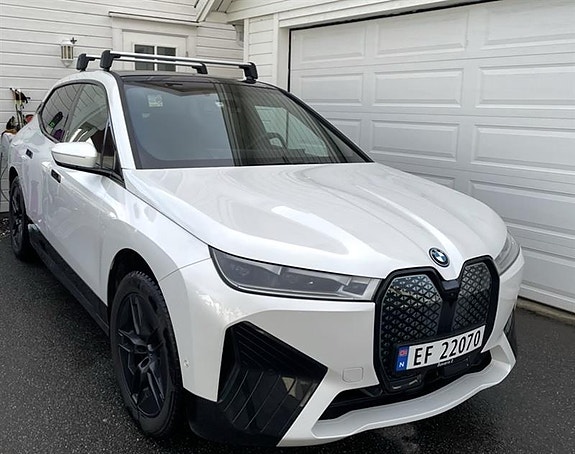 BMW iX 2 of 5
