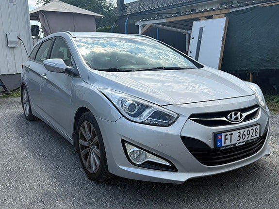 Hyundai i40 2 of 5