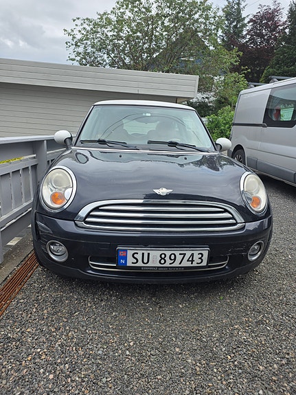 MINI Cooper 2 of 4