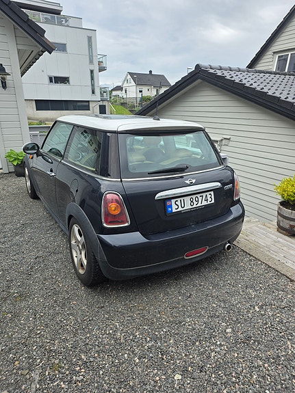 MINI Cooper 3 of 4