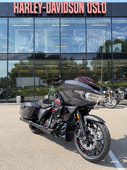 Harley-Davidson FLTRXSTSE ROAD GLIDE CVO ST 121 3 of 5