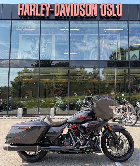 Harley-Davidson FLTRXSTSE ROAD GLIDE CVO ST 121 4 of 5