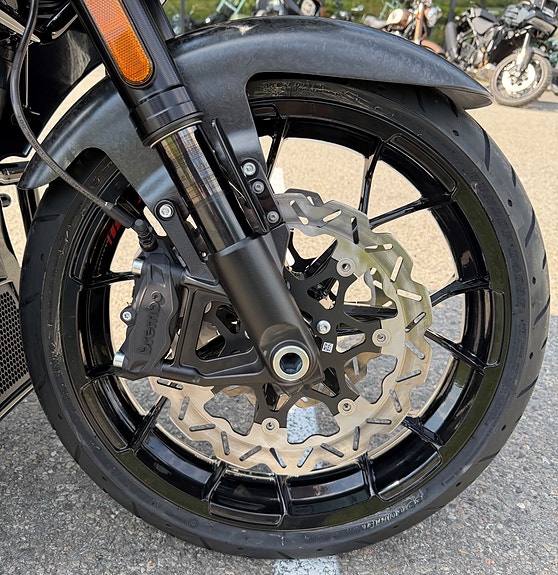 Harley-Davidson FLTRXSTSE ROAD GLIDE CVO ST 121 12 of 15