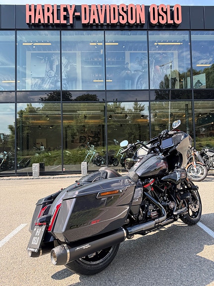 Harley-Davidson FLTRXSTSE ROAD GLIDE CVO ST 121 2 of 5
