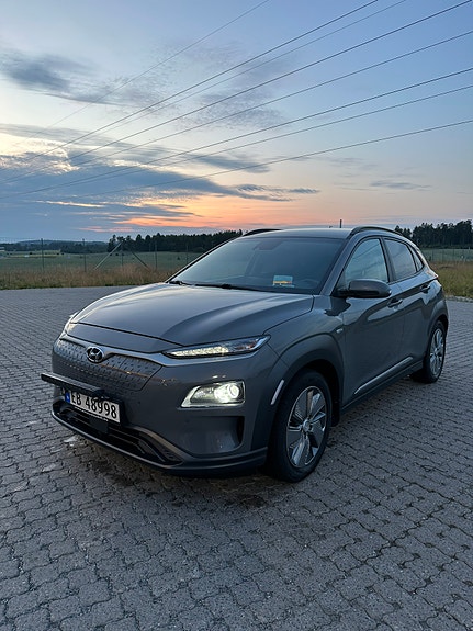 Hyundai Kona 2 of 5