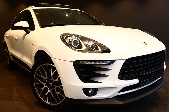 Porsche Macan 2 of 5
