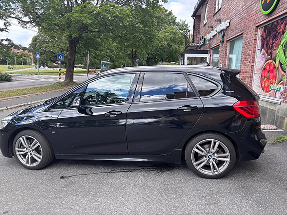 BMW 225xe 3 of 5