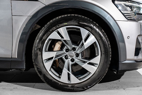 Audi e-tron 5 of 5