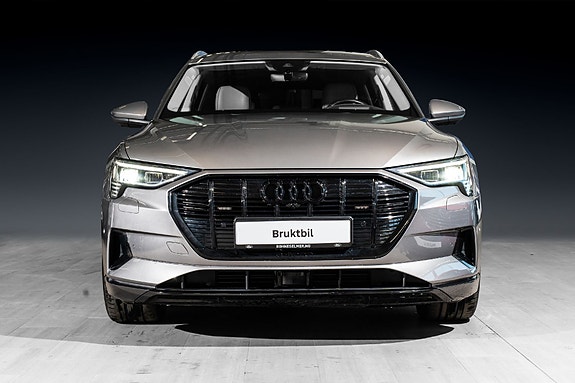 Audi e-tron 3 of 5