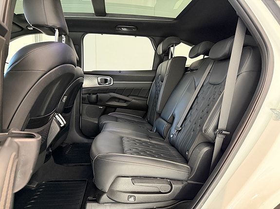 Kia Sorento 6 of 17