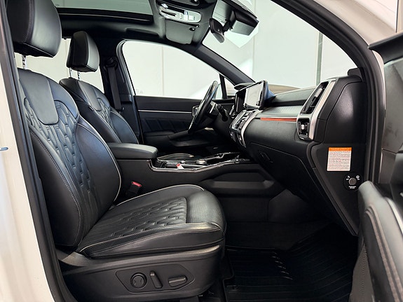 Kia Sorento 9 of 17