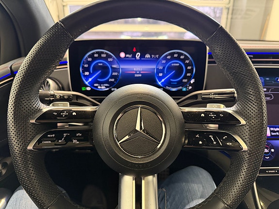 Mercedes-Benz EQE SUV 14 of 19