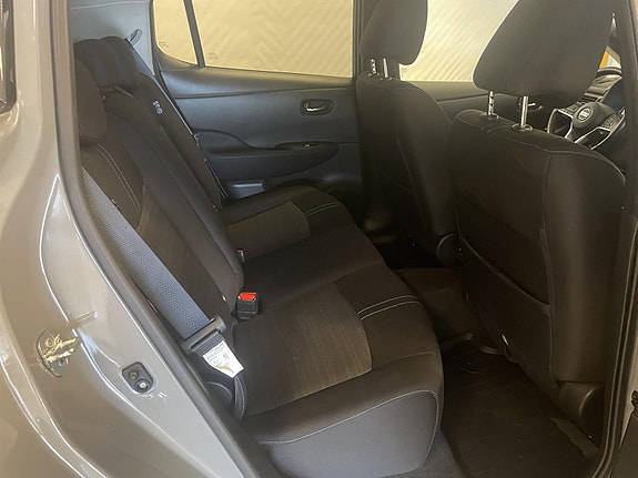 Nissan Leaf 9 of 23