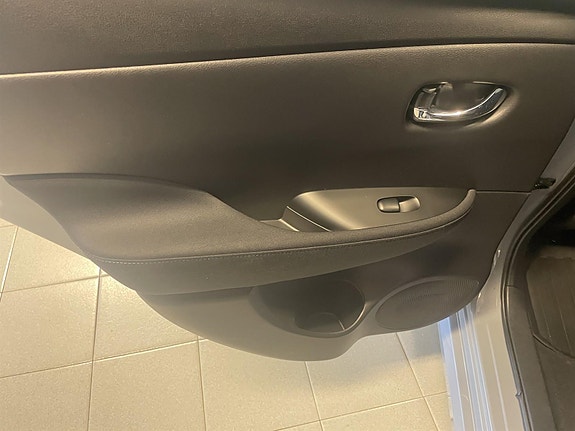 Nissan Leaf 21 of 23