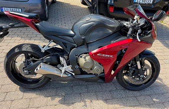 Honda CBR 1000 RR 2 of 5