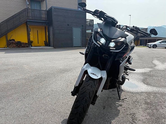 Yamaha MT-09 2 of 14